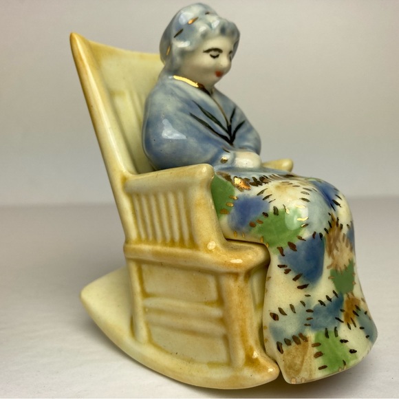 old couple sitting in rocking chairs figurines | Anniversary Gift - Picture 5 of 16